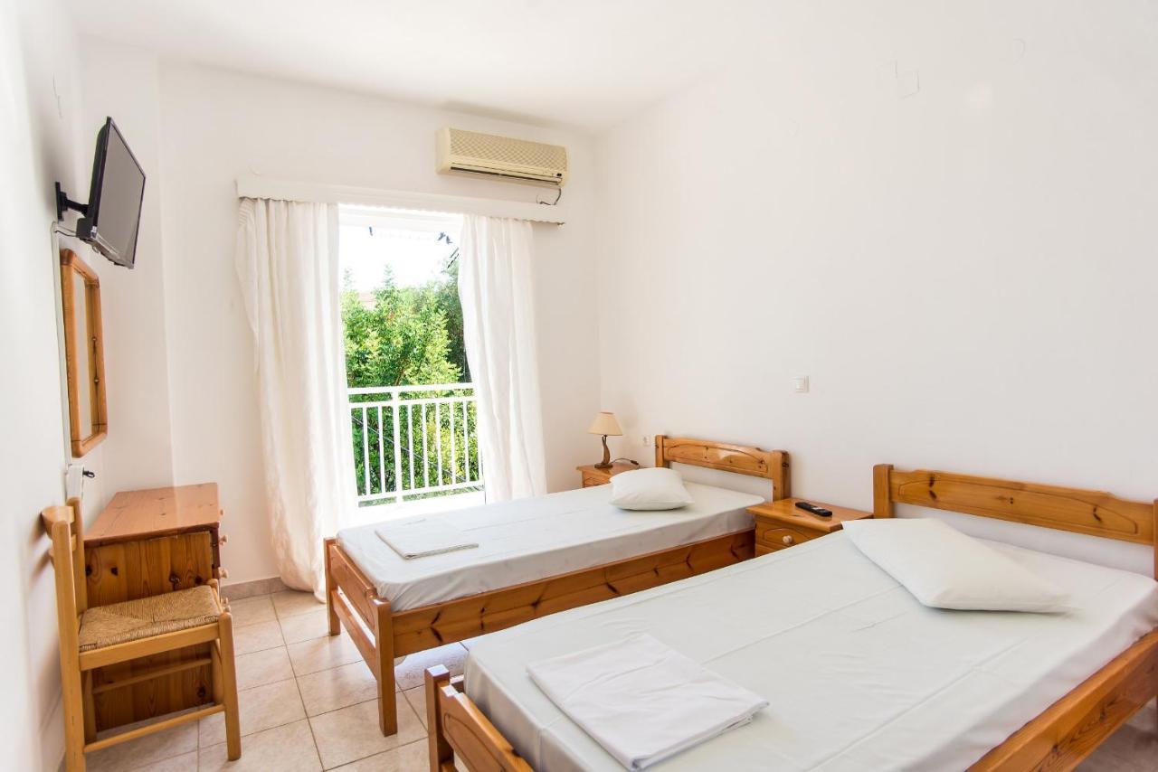 Blue White - Kefallonia Poolside Retreats Aparthotel Spartia (Kefalonia)