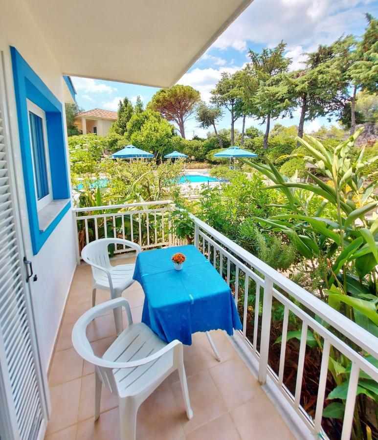 Aparthotel Blue White - Kefallonia Poolside Retreats Spartia (Kefalonia)